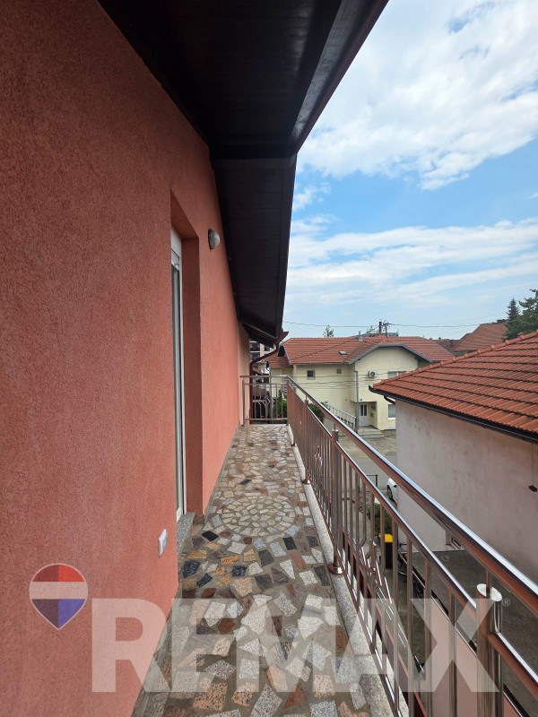 Trosoban stan 65m2, početak Lauša,kod kružnog,parking obezbijeđen 14