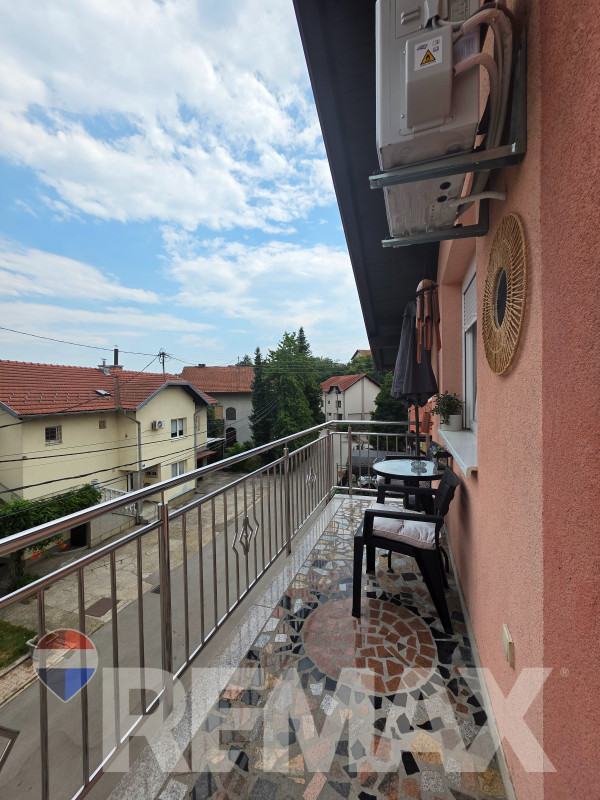 Trosoban stan 65m2, početak Lauša,kod kružnog,parking obezbijeđen 15