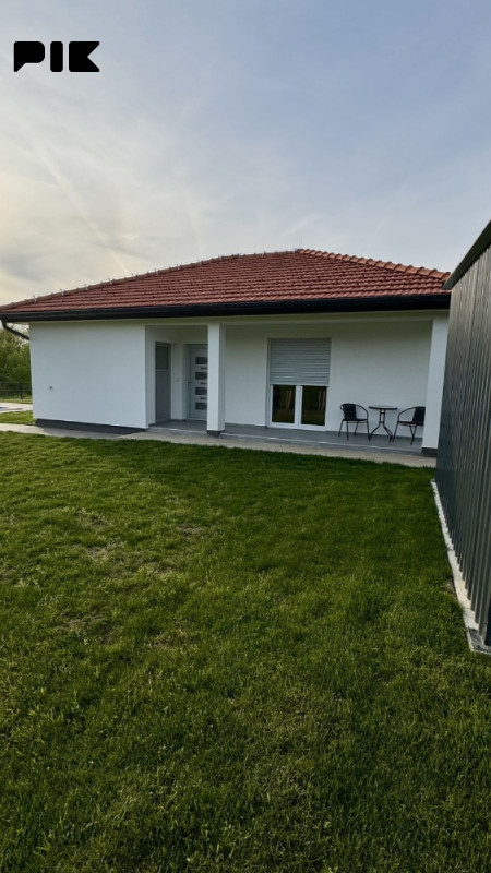 NA PRODAJU KUĆA SA BAZENOM 2