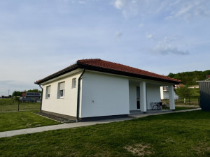 NA PRODAJU KUĆA SA BAZENOM photo 3