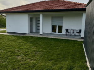 NA PRODAJU KUĆA SA BAZENOM photo 2