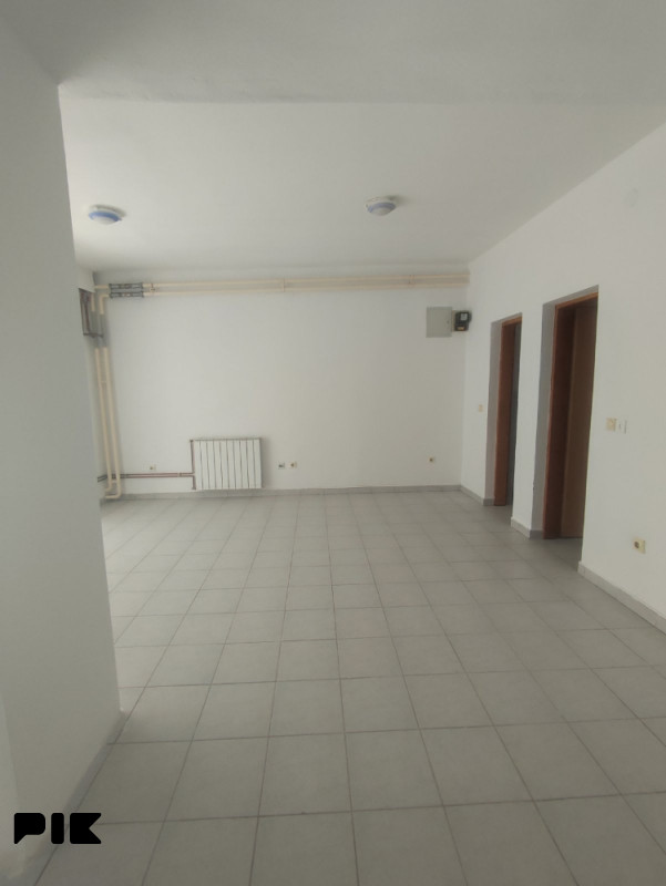 Poslovni prostor Travnik 8