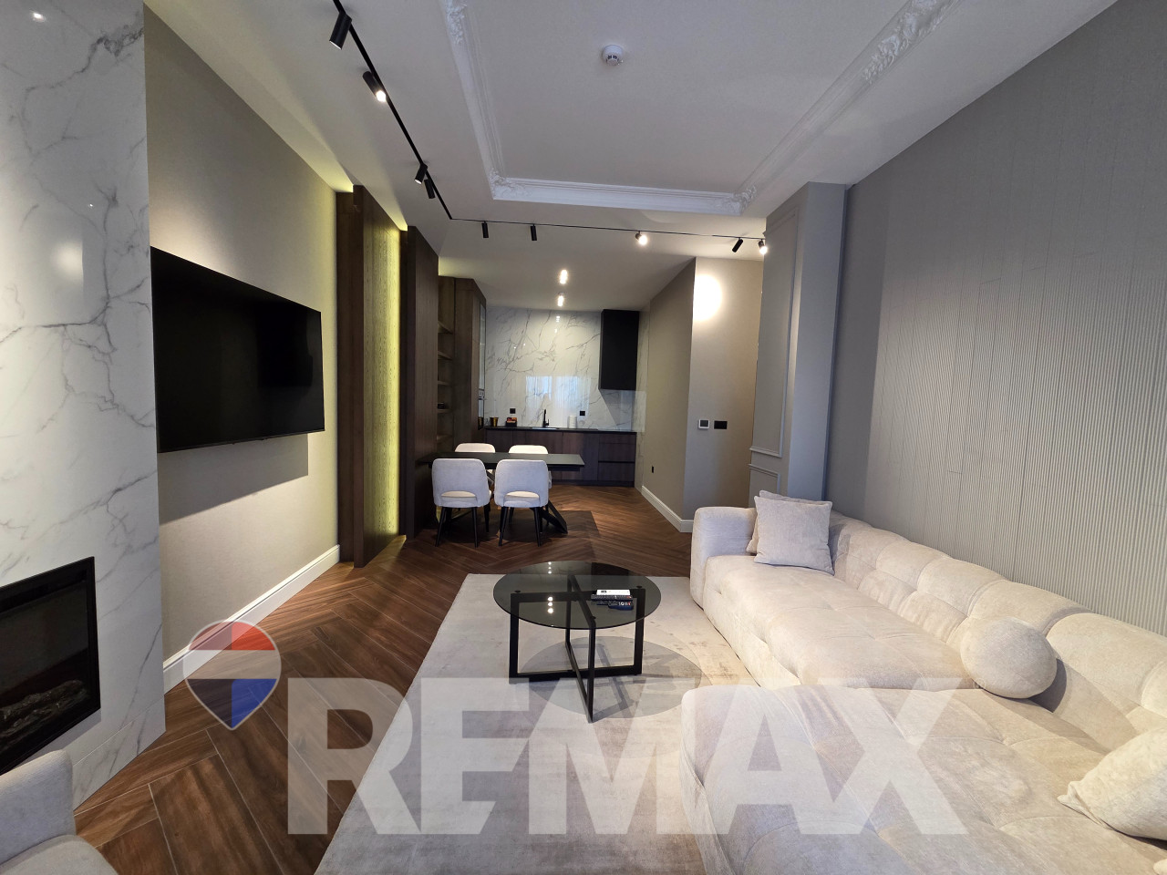 Luksuzan stan 80m2,Palata,uključene režije,garaža,housekeeping 2