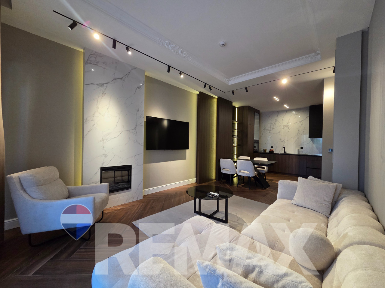 Luksuzan stan 80m2,Palata,uključene režije,garaža,housekeeping 3