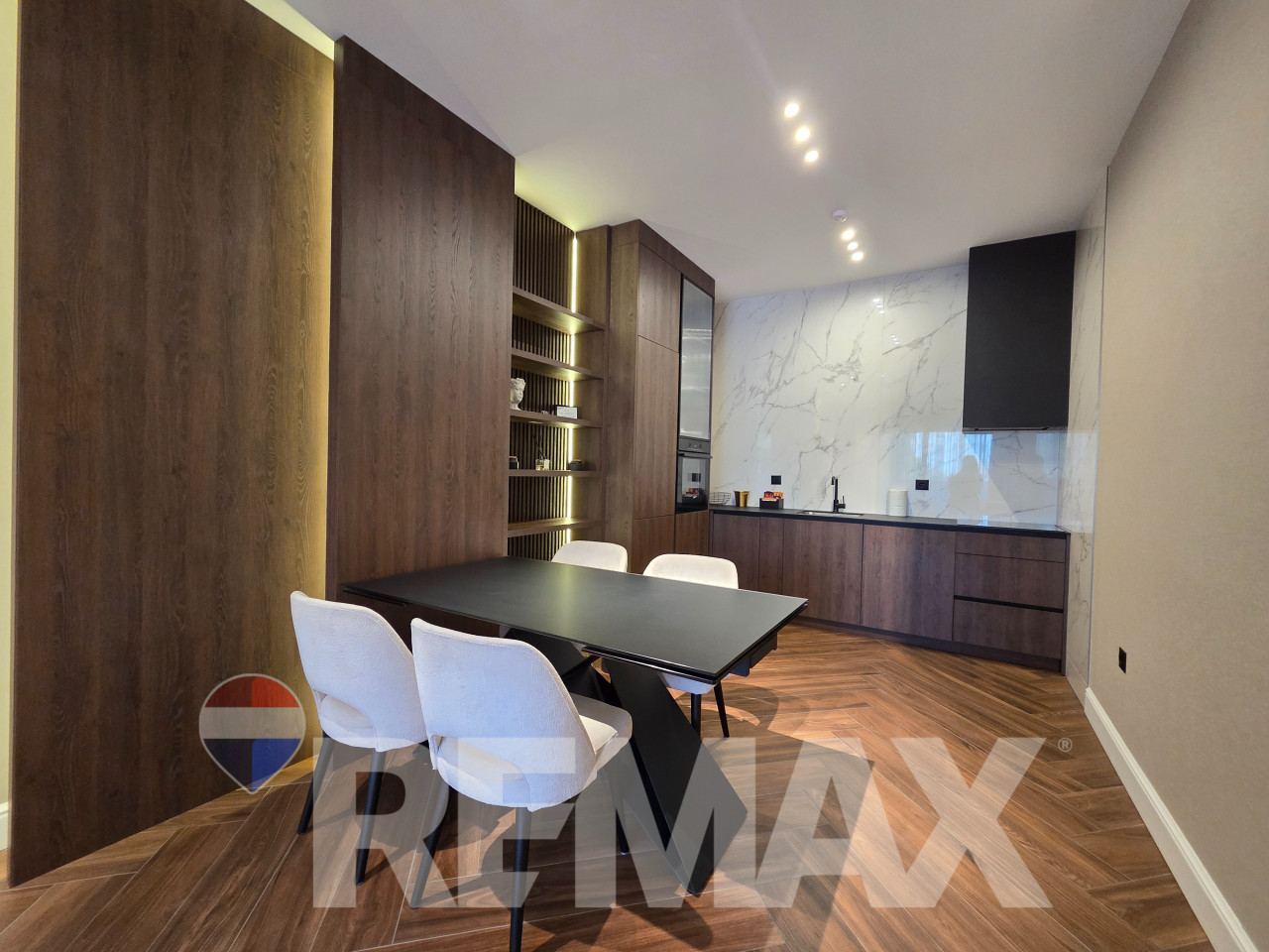 Luksuzan stan 80m2,Palata,uključene režije,garaža,housekeeping 4