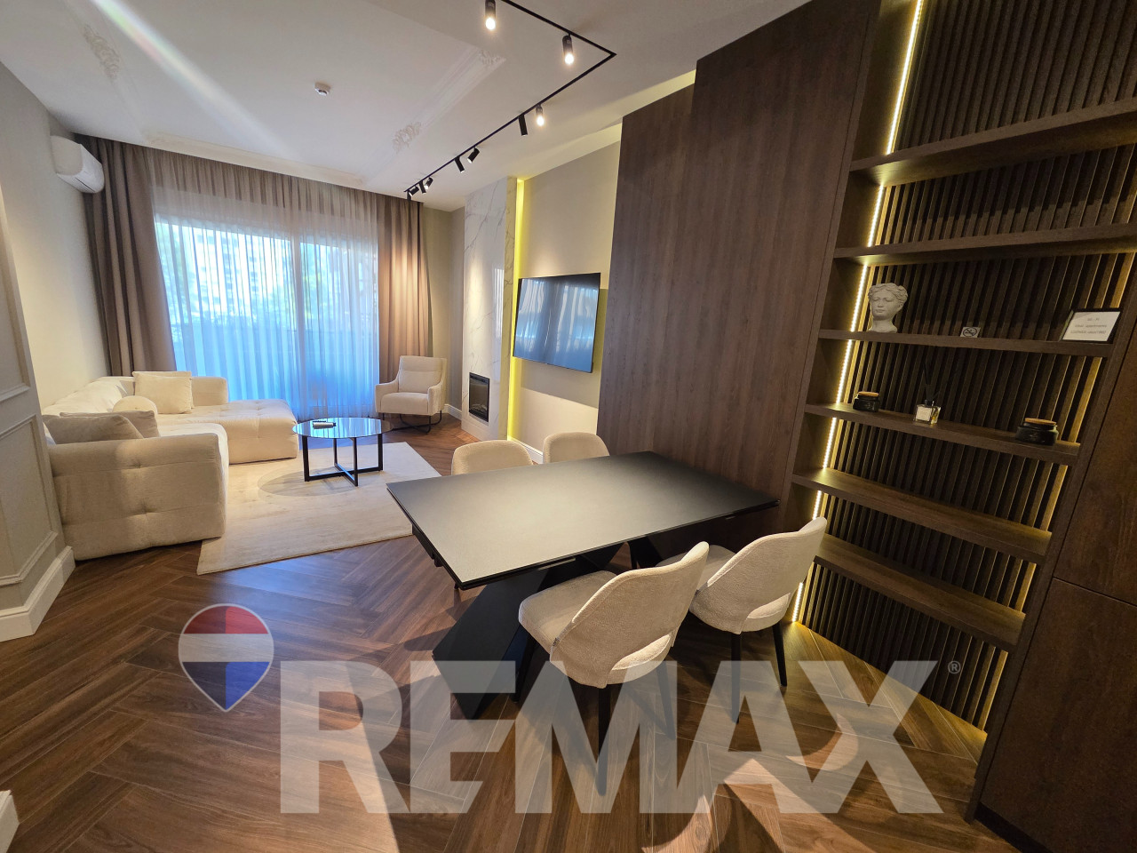 Luksuzan stan 80m2,Palata,uključene režije,garaža,housekeeping 5