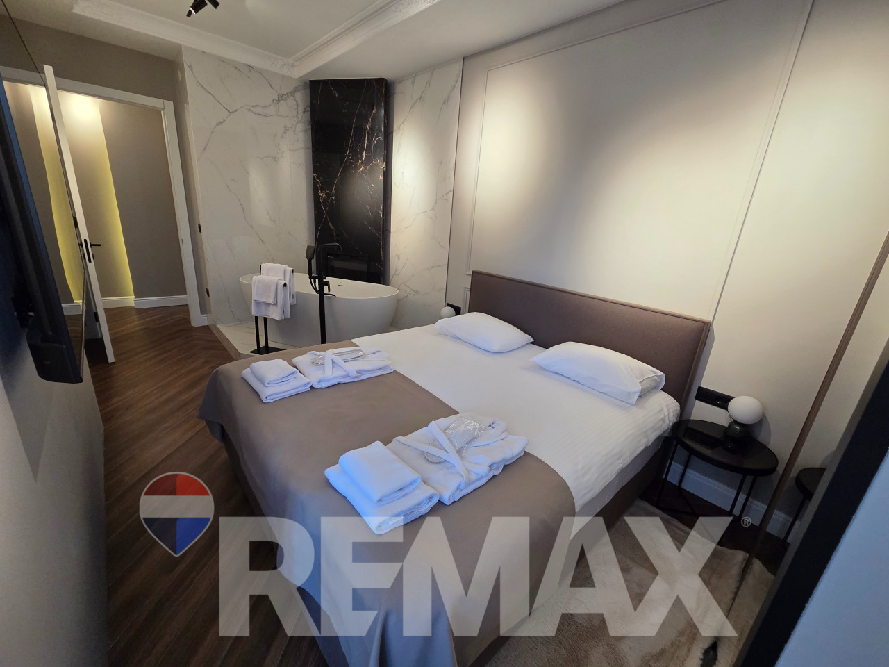 Luksuzan stan 80m2,Palata,uključene režije,garaža,housekeeping 6