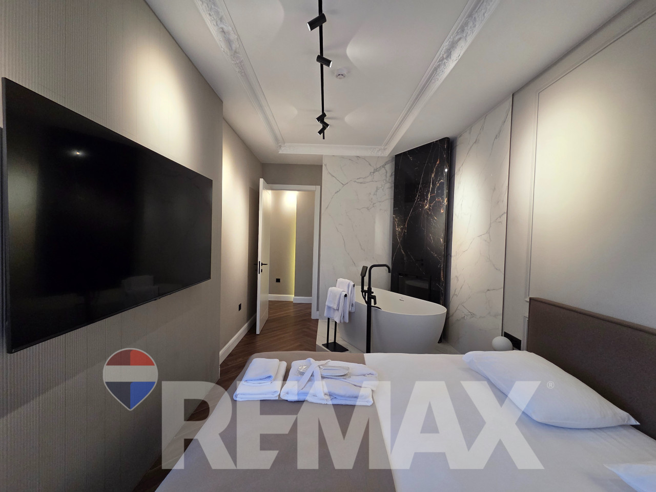 Luksuzan stan 80m2,Palata,uključene režije,garaža,housekeeping 7