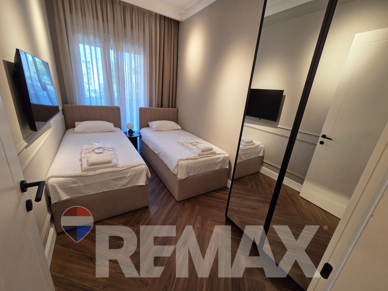 Luksuzan stan 80m2,Palata,uključene režije,garaža,housekeeping 10