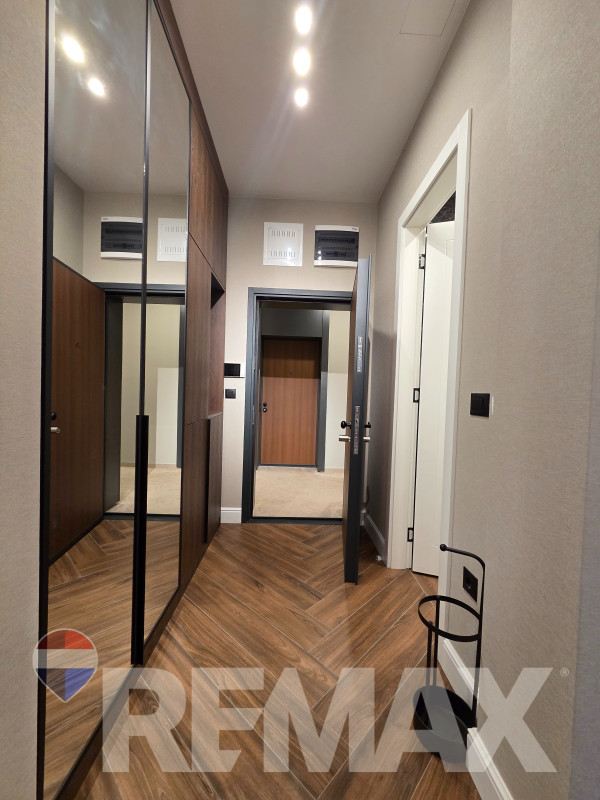 Luksuzan stan 80m2,Palata,uključene režije,garaža,housekeeping 17