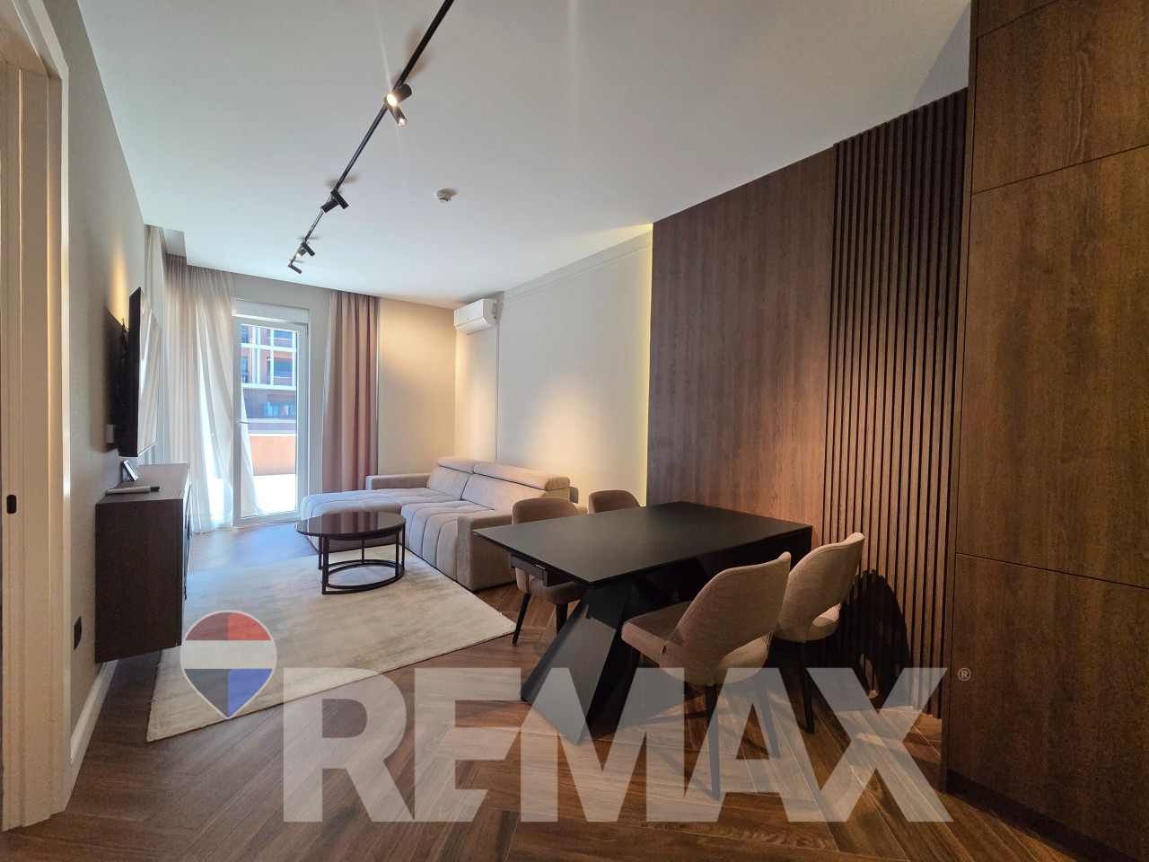 Dvosoban stan 52m2, Palata, terasa 30m2, garažno mjesto uključeno