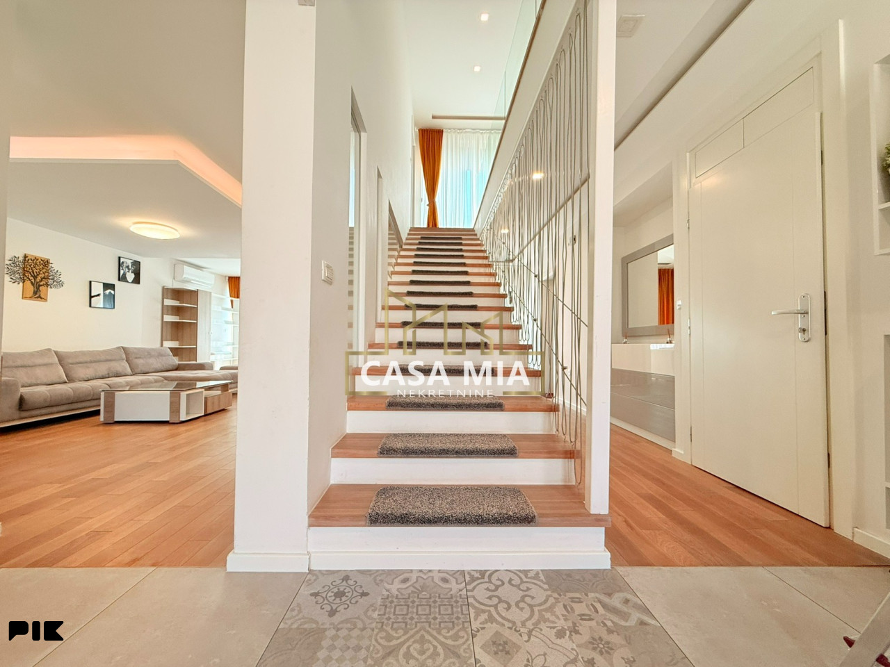 CASA MIA / Kuća sa bazenom / 262m2 / Pejton / Ilidža 13