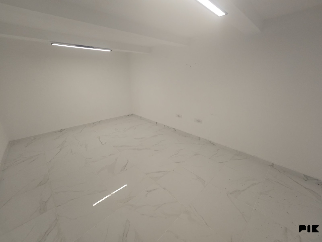 POSLOVNI PROSTOR 220m2 sa PAKINGOM, CENTAR NAJAM 13