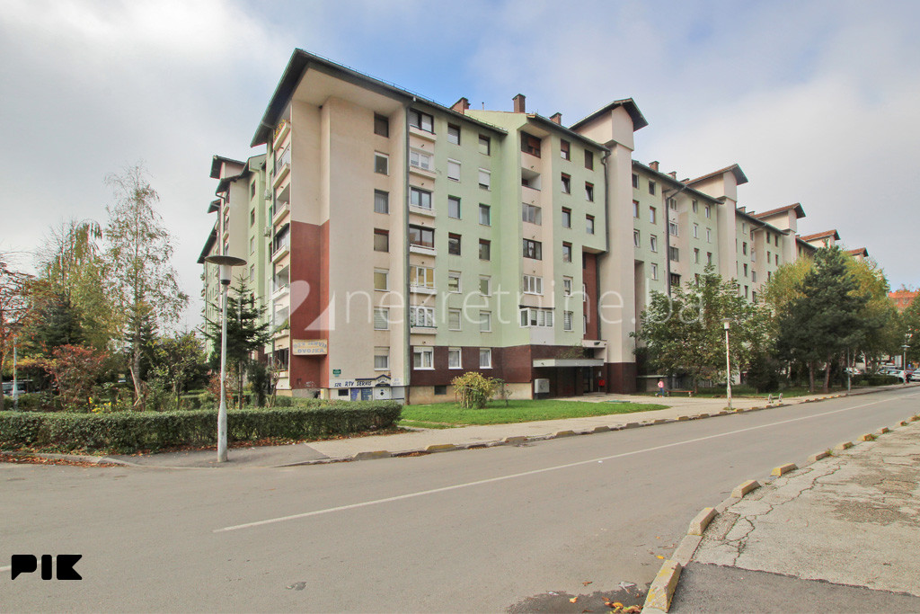 m2: Novi Grad, Dobrinja 5. Trosoban stan 68m2 (75m2)