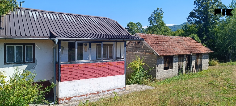 Zemljište Kreševo 22 800m2 sa objektima 5