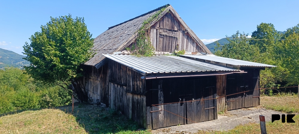 Zemljište Kreševo 22 800m2 sa objektima 6