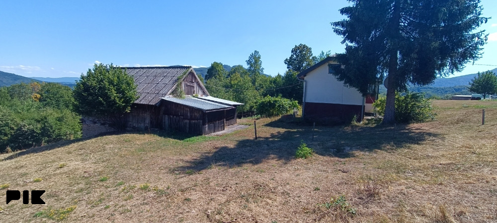 Zemljište Kreševo 22 800m2 sa objektima 7