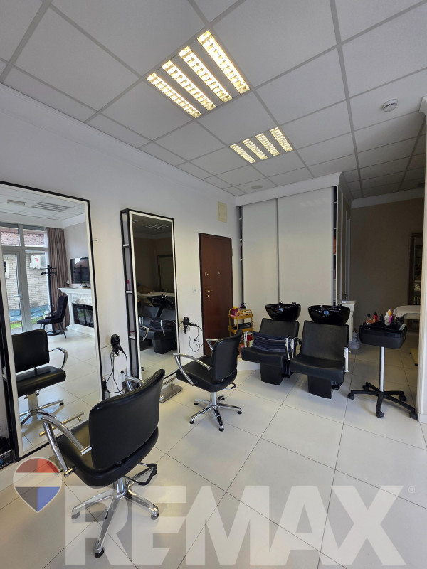Moderan frizersko-kozmetički salon | 40m2 | Nova Varoš 4