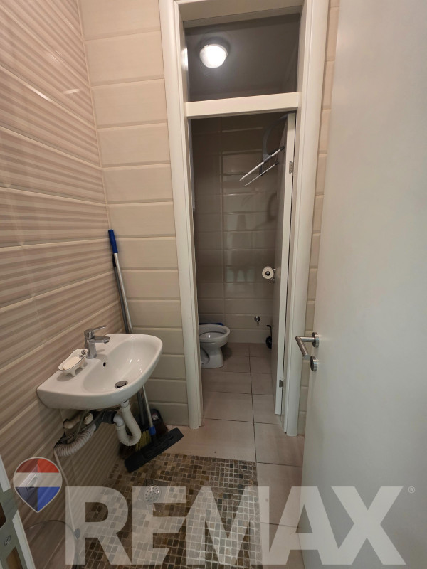 Moderan frizersko-kozmetički salon | 40m2 | Nova Varoš 9
