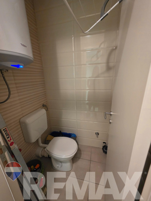 Moderan frizersko-kozmetički salon | 40m2 | Nova Varoš 10
