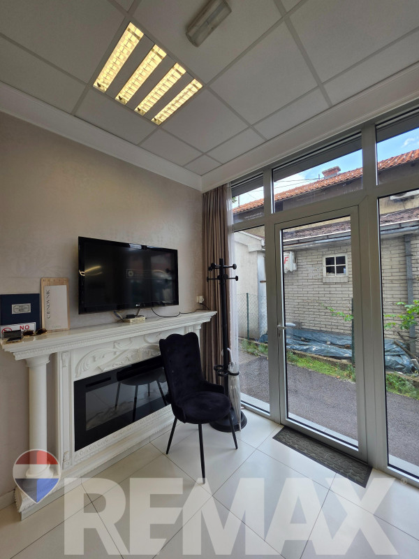 Moderan frizersko-kozmetički salon | 40m2 | Nova Varoš 11