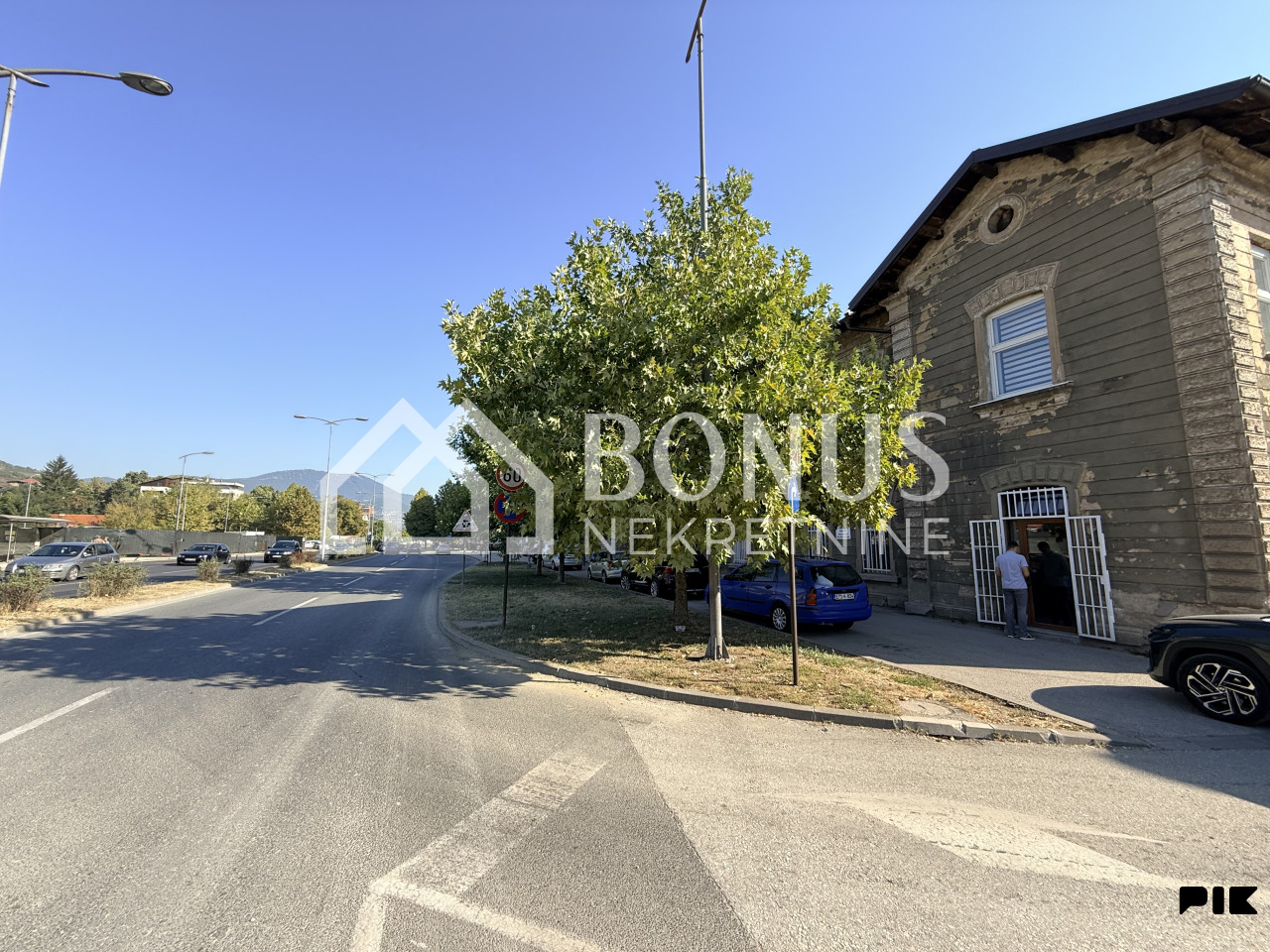 Poslovni prostor 50 m2 - TOP lokacija 8