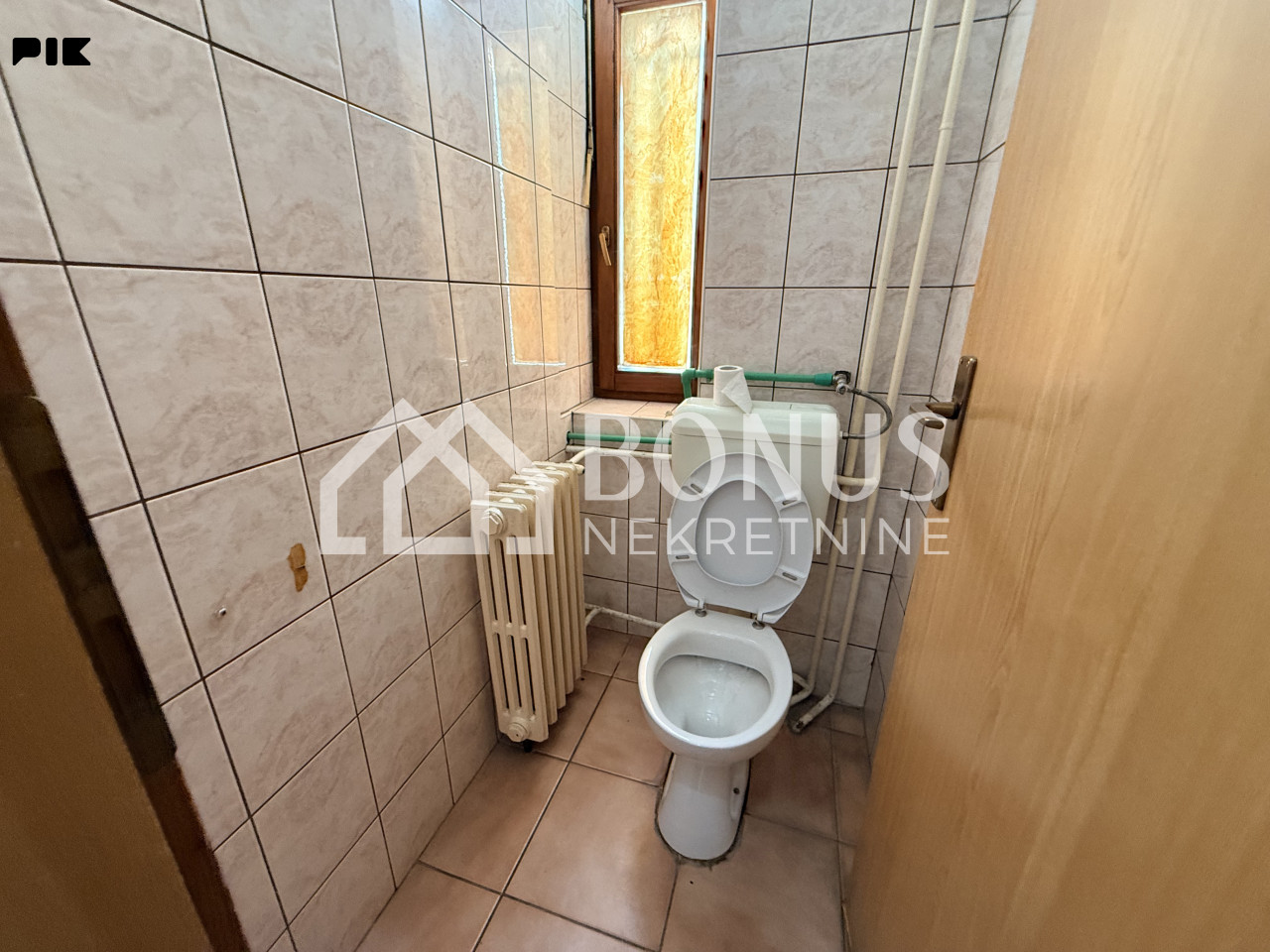 Poslovni prostor 50 m2 - TOP lokacija 15