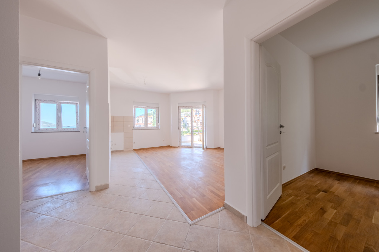 Prodaja apartmana u Neumu 13