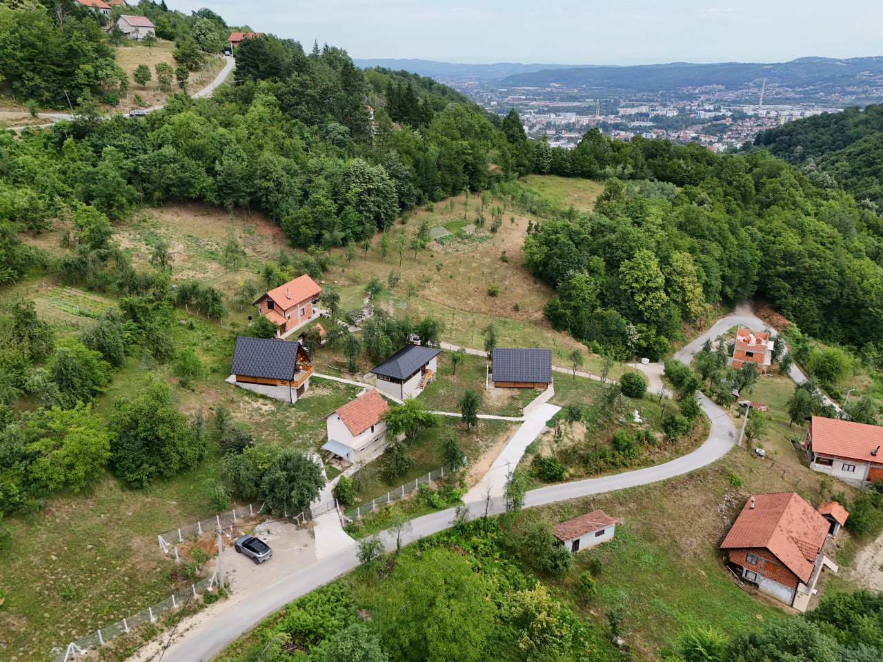 Investiciono imanje-2 bungalova,ladara,pecana,kuća,plac 3160m2