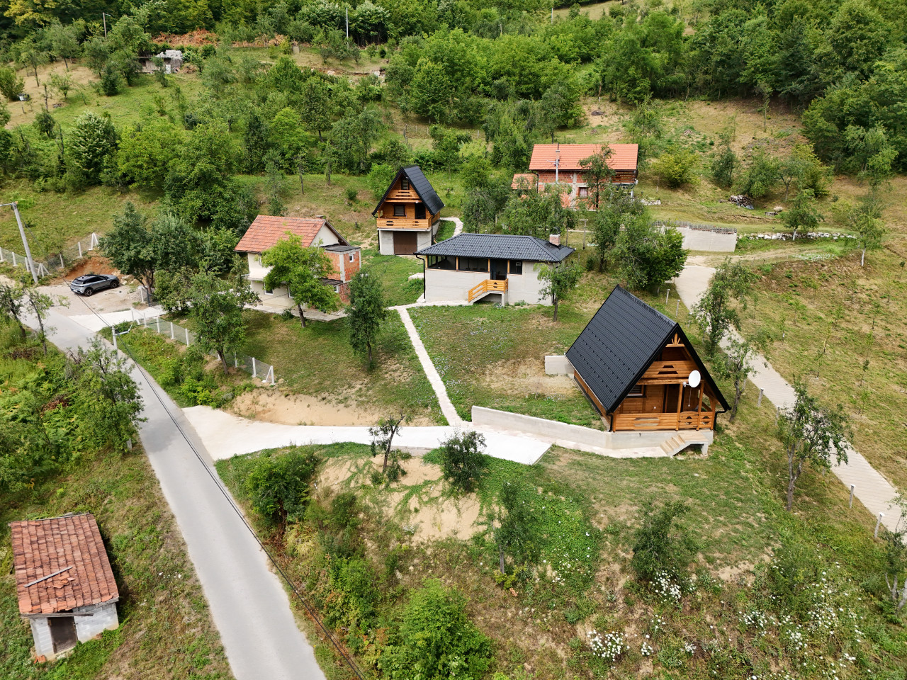 Investiciono imanje-2 bungalova,ladara,pecana,kuća,plac 3160m2 3