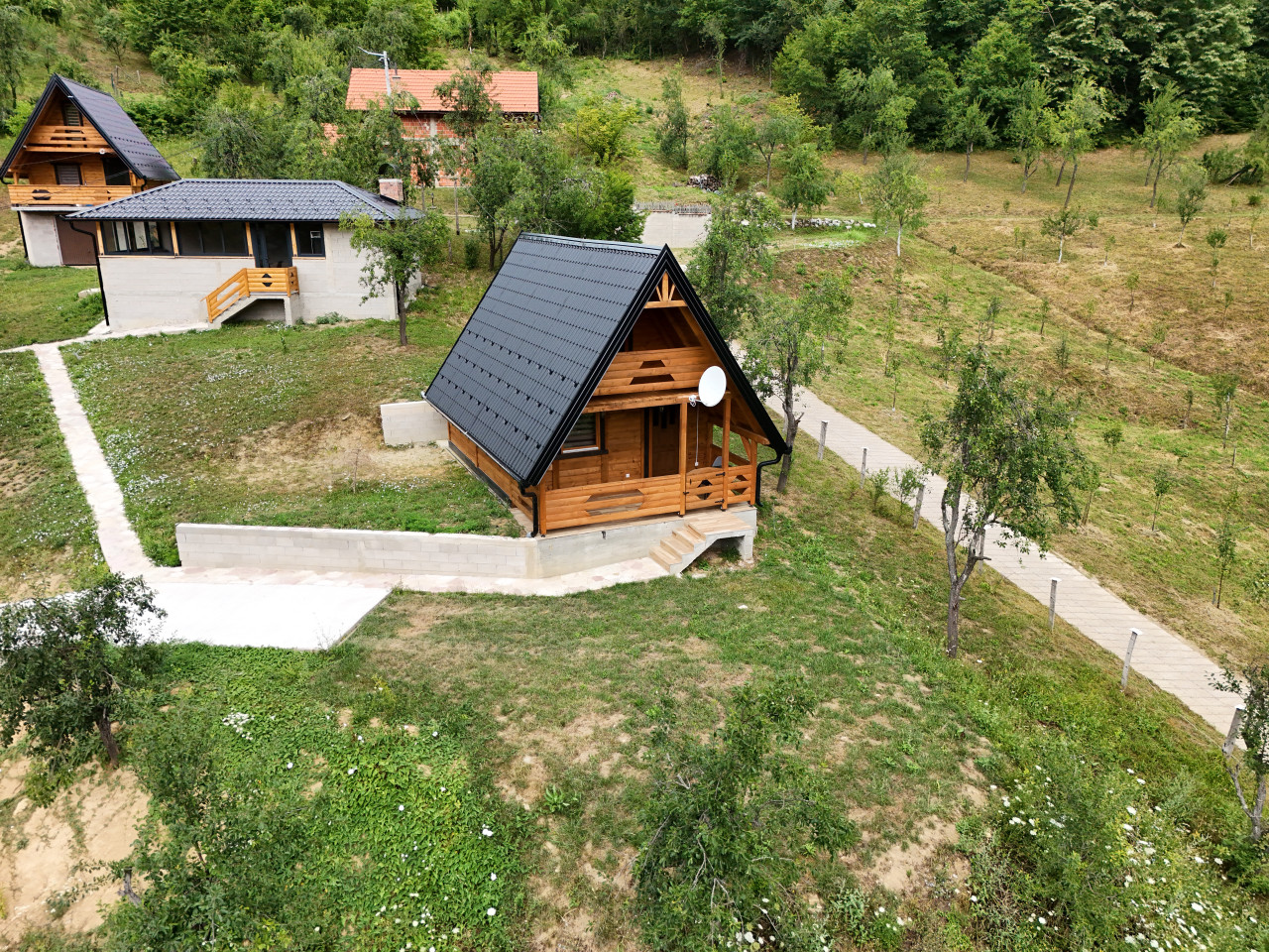 Investiciono imanje-2 bungalova,ladara,pecana,kuća,plac 3160m2 4