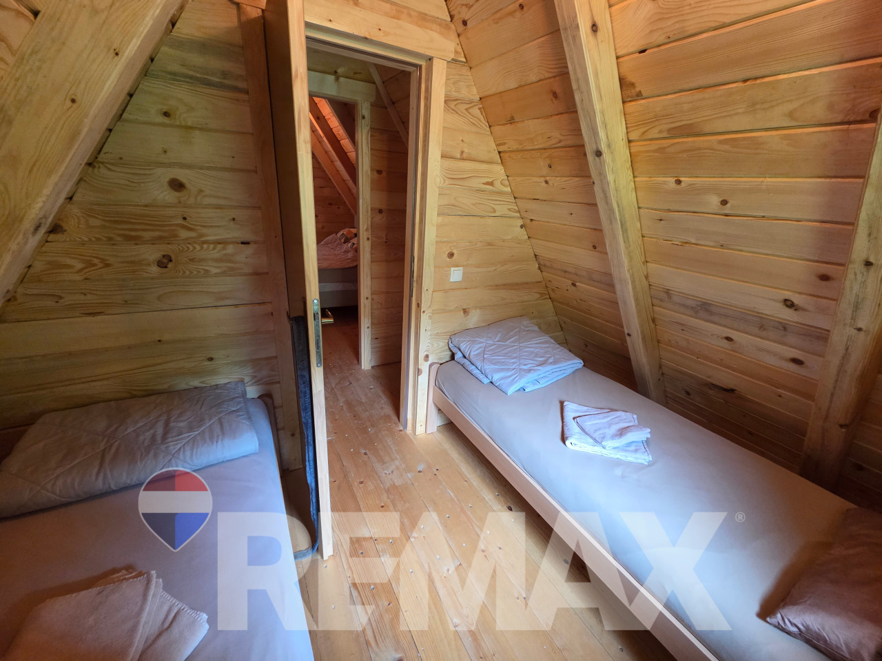 Investiciono imanje-2 bungalova,ladara,pecana,kuća,plac 3160m2 11