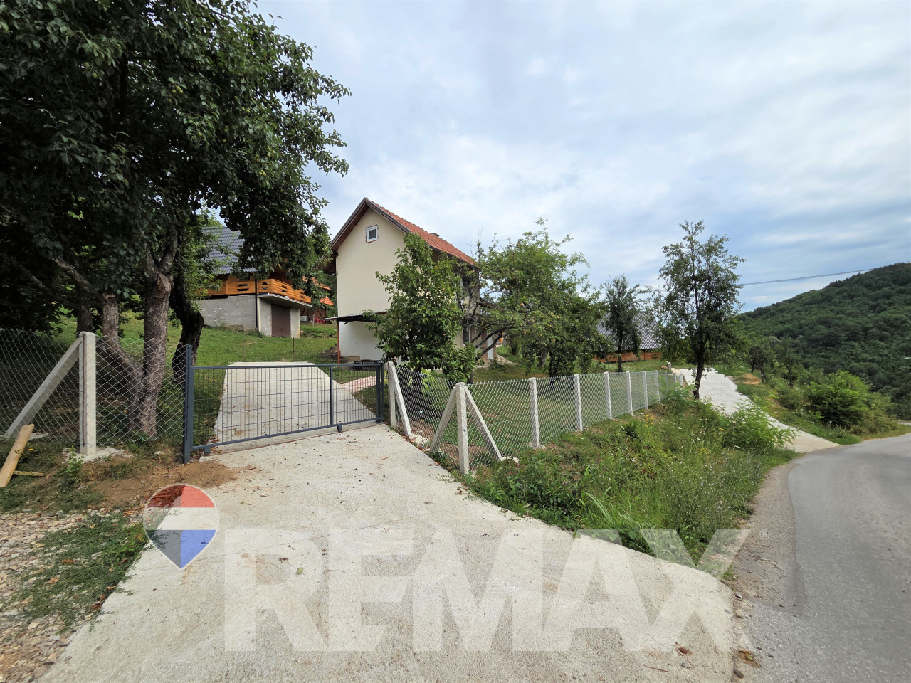 Investiciono imanje-2 bungalova,ladara,pecana,kuća,plac 3160m2 19