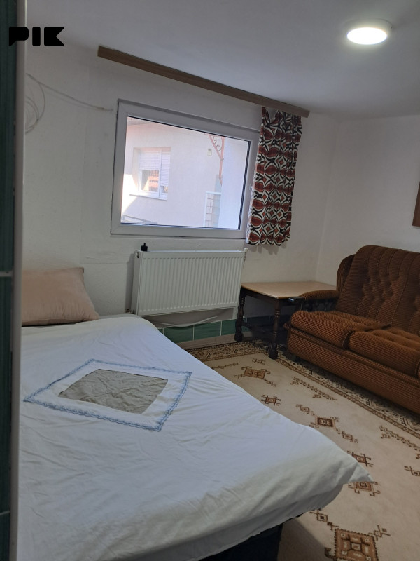 Izdajem jednosoban stan za studente i zaposlene-Tuzla-062313175