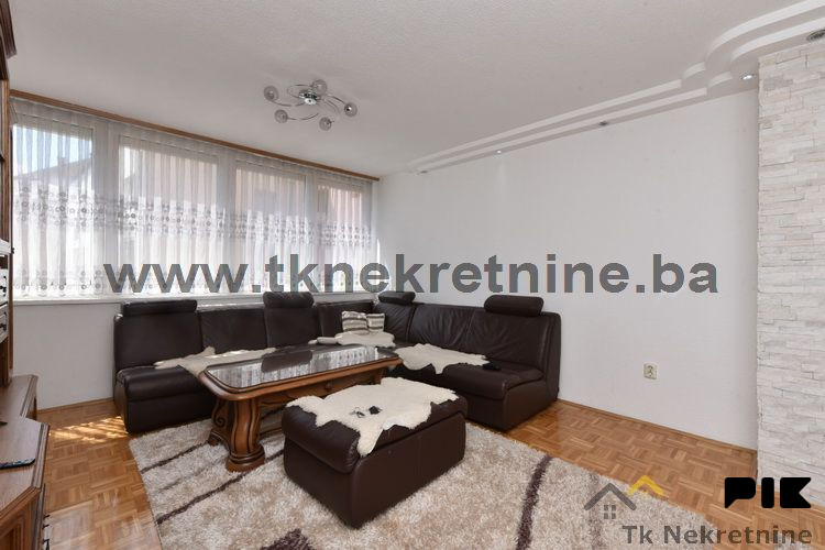 LUKAVAC - Kvalitetan trosoban stan 76 m2, sa garažom