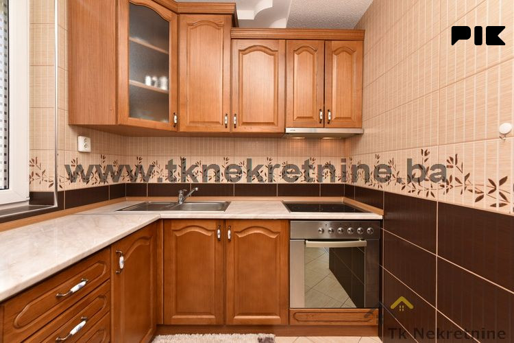 LUKAVAC - Kvalitetan trosoban stan 76 m2, sa garažom 10
