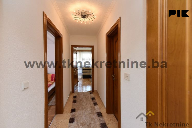LUKAVAC - Kvalitetan trosoban stan 76 m2, sa garažom 15