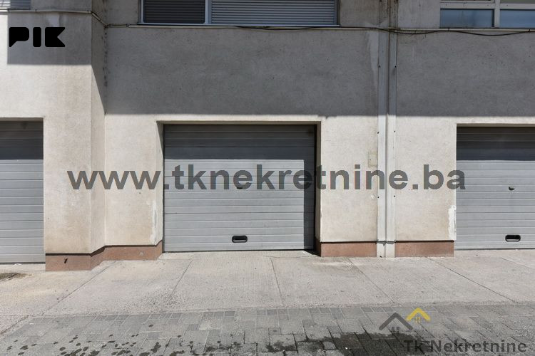 LUKAVAC - Kvalitetan trosoban stan 76 m2, sa garažom 18