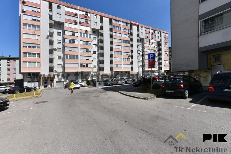 LUKAVAC - Kvalitetan trosoban stan 76 m2, sa garažom 20