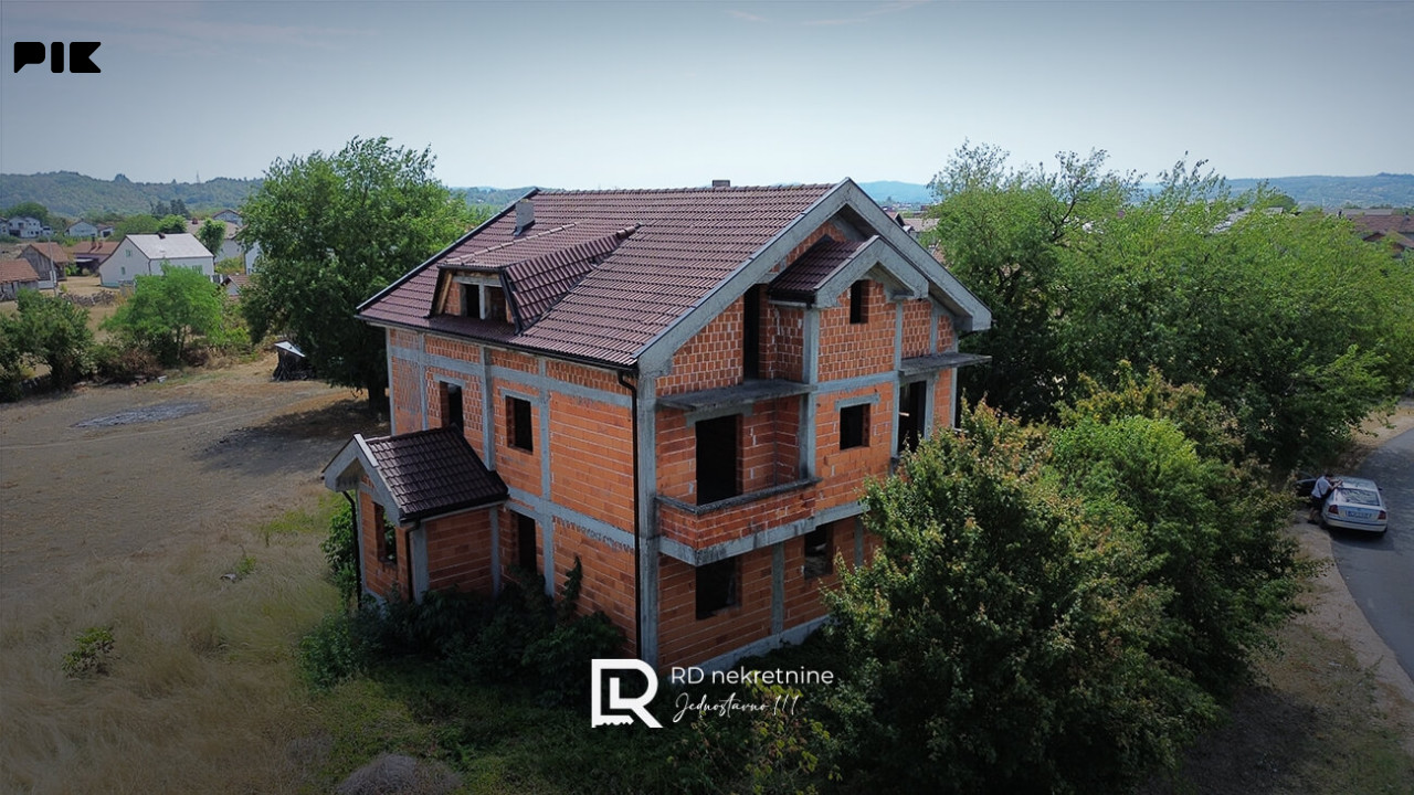 Na prodaju stambeni objekat 317m2, plac 1046m2, Laktaši 4