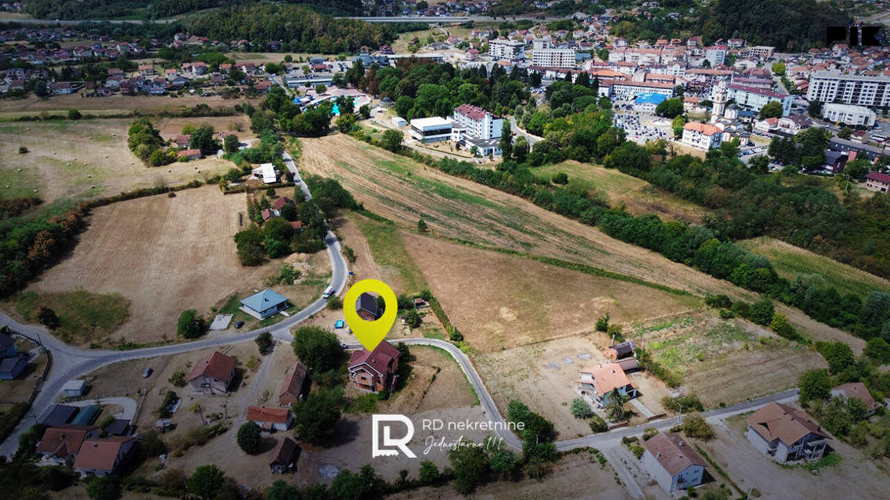 Na prodaju stambeni objekat 317m2, plac 1046m2, Laktaši 7