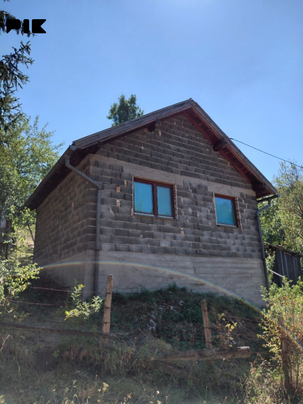 Kuca sa zemljistem u naselju Turovi, Trnovo (RS) 3