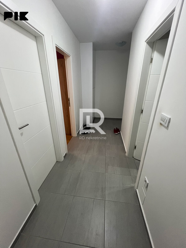 Iznajmljuje se trosoban stan 61 m2, City block 3
