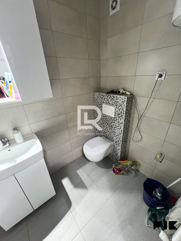 Iznajmljuje se trosoban stan 61 m2, City block 9