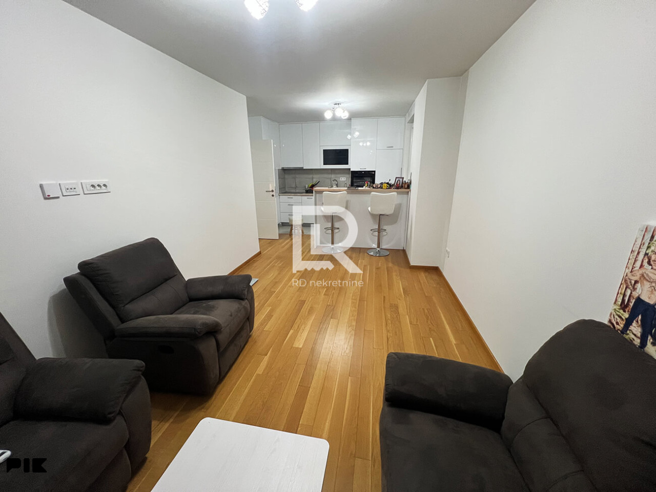 Iznajmljuje se trosoban stan 61 m2, City block 12