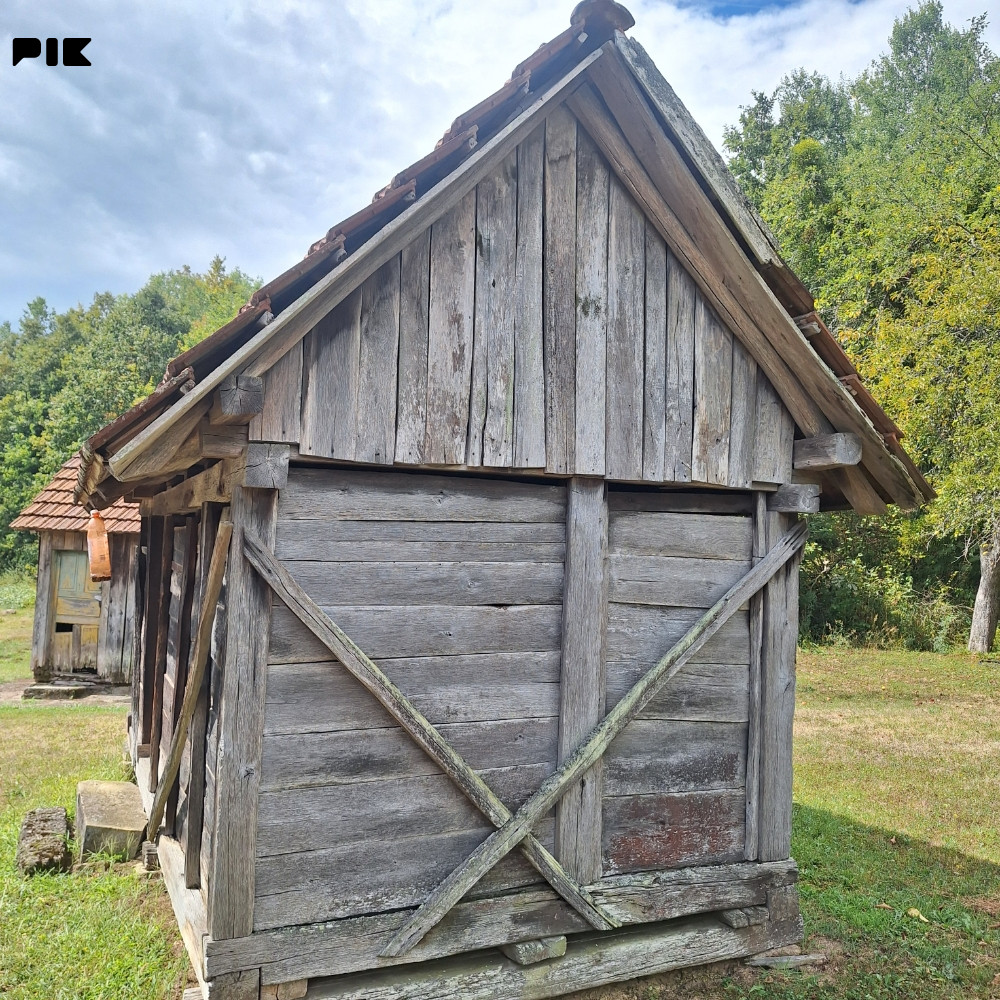 AMBAR MONTAZNI OBJEKAT 3