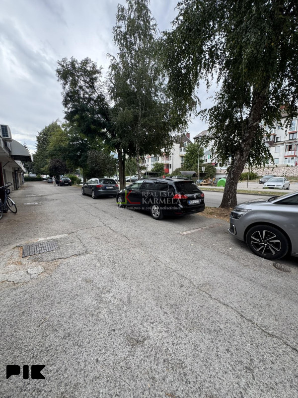 Trosoban stan sa garažom, Otes 18