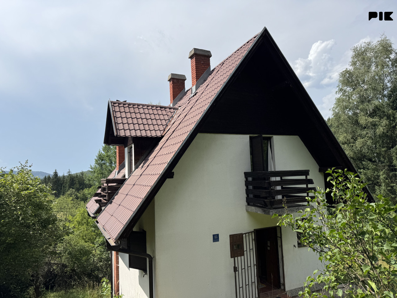 Prelijepa Kuća (Vikendica) Pale+2120m2 Ul. Solunskih dobrovoljaca 2