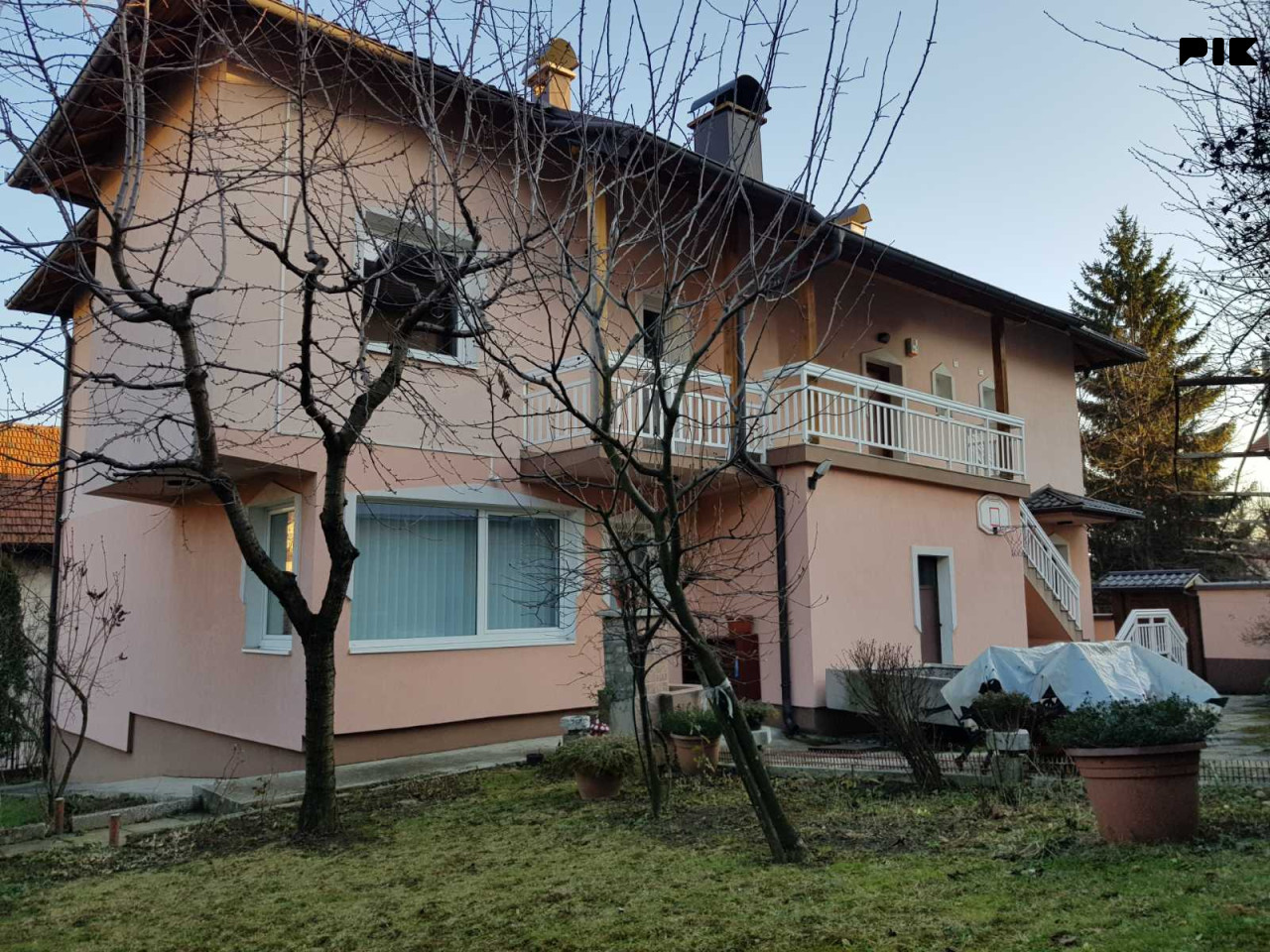 PRODAJA PROSTRANA PORODNIČNA KUCA - POFALIĆI 3