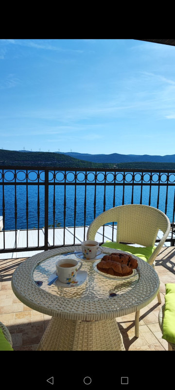 Neum, najam stana. Kontakt br. 063 486 026